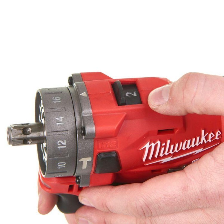 M12 FPDX-202X - Kompaktowa wiertarko-wkrętarka udarowa z wymiennym uchwytem 12 V, w walizce, 2 x 2.0 Ah + ładowarka, 4933464136