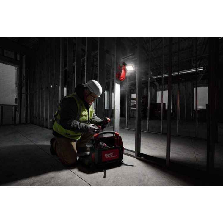 M18 Lampa z zaciskiem do oświetlania powierzchni 4933493547 - techniktools