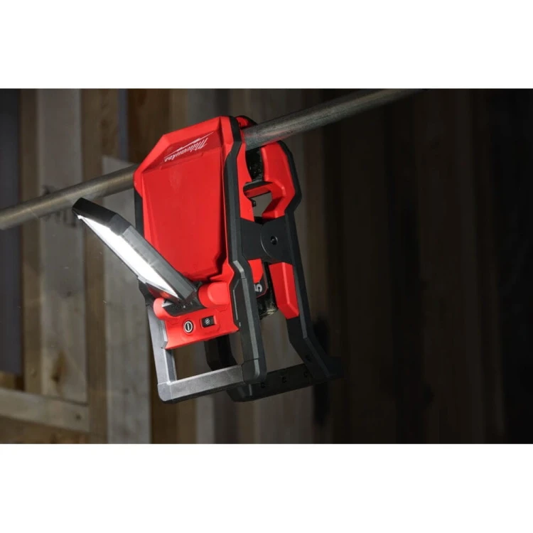 M18 Lampa z zaciskiem do oświetlania powierzchni 4933493547 - techniktools
